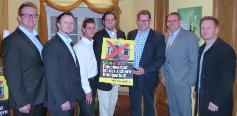 Landtagskandidaten Tino Pakusa und Stefan Lenzen, David Stolz, Vorsitzender der FDP Heinsberg, Andreas Rademachers, FDP-Kreisvorsitzender, Dietmar Brockes, Ex-Landtagsabgeordneter, Rainer Spenke, DEHOGA, Thomas Lenzen, stv. Vorsitzender FDP Heinsberg.